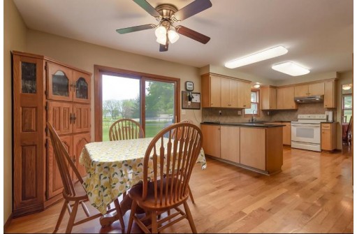 1961 County Road Mm, Fitchburg, WI 53575