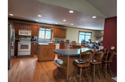 352 Quiet Waters Tr, Nekoosa, WI 54457