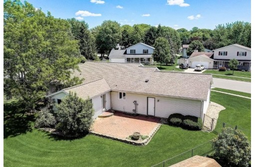 311 Hartford Cove, Waunakee, WI 53597