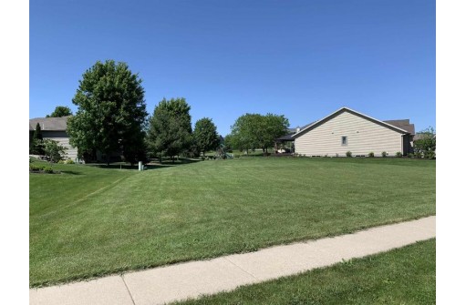 363 Vista Cir, Columbus, WI 53925