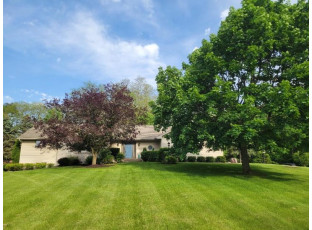 S4348 Fox Hill Cir Baraboo, WI 53913