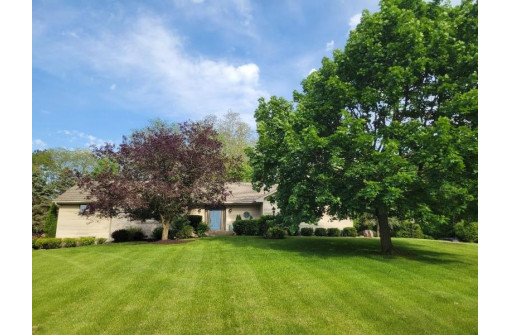 S4348 Fox Hill Cir, Baraboo, WI 53913