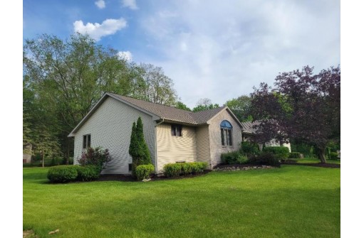 S4348 Fox Hill Cir, Baraboo, WI 53913