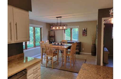 S4348 Fox Hill Cir, Baraboo, WI 53913