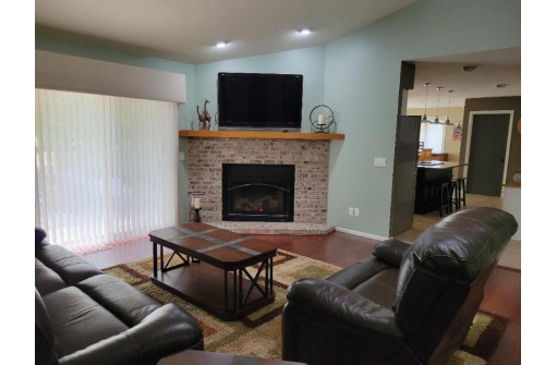 S4348 Fox Hill Cir, Baraboo, WI 53913