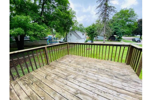 335 8th Ave, Baraboo, WI 53913