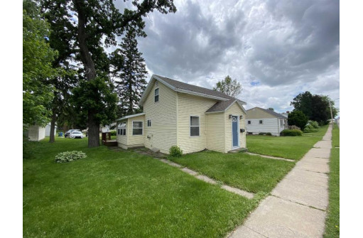 509 8th Ave, Baraboo, WI 53913