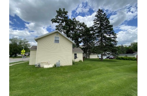 509 8th Ave, Baraboo, WI 53913