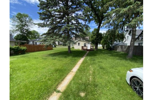 509 8th Ave, Baraboo, WI 53913