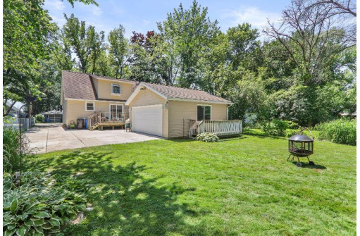 3156 Sunnyside St, Stoughton, WI 53589