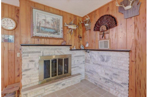 5989 Woodland Dr, Waunakee, WI 53597