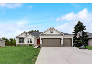 275 Autumn Crest Ln Lake Mills, WI 53551