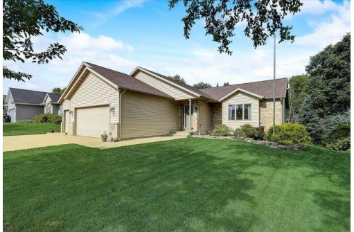 3268 Edmonton Dr, Sun Prairie, WI 53590