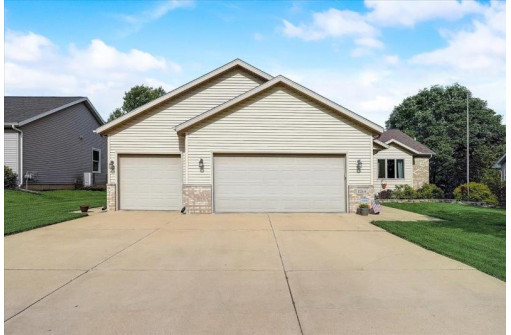 3268 Edmonton Dr, Sun Prairie, WI 53590