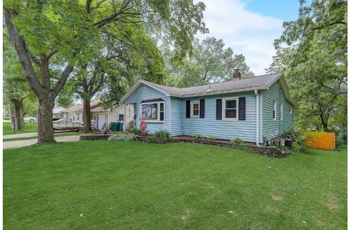 212 Highland St, Mount Horeb, WI 53572