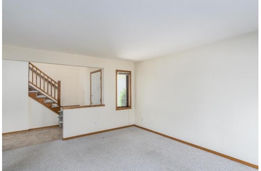 105 Meadow Oak Tr, Waunakee, WI 53597