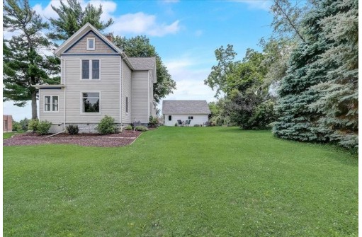 601 5th St, New Glarus, WI 53574