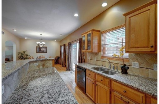 7701 Twinflower Dr, Madison, WI 53719