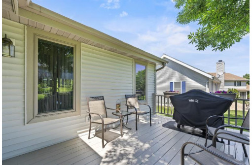 3037 Yarmouth Greenway Dr, Fitchburg, WI 53711