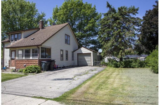 221 N Dewey Ave, Jefferson, WI 53549