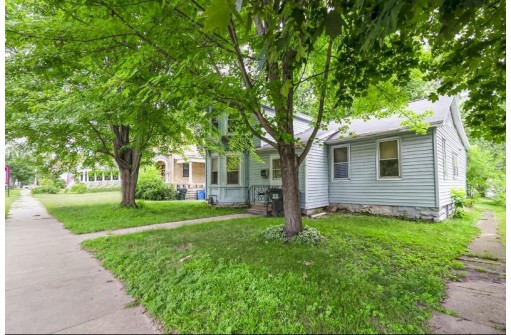 515 W Wisconsin St, Portage, WI 53901