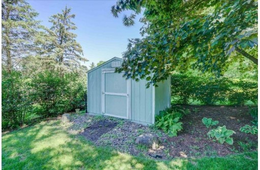 616 Woodview Dr, Sun Prairie, WI 53590