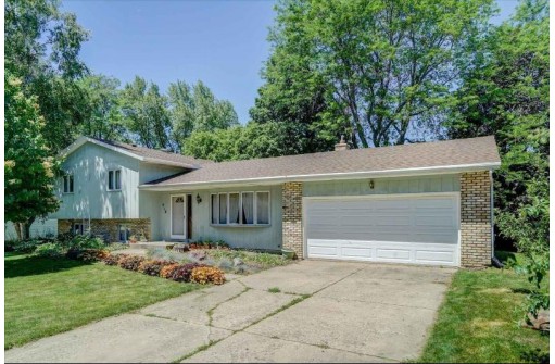 616 Woodview Dr, Sun Prairie, WI 53590