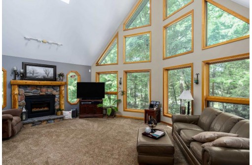 E12007 Bent Tree Dr, Baraboo, WI 53913