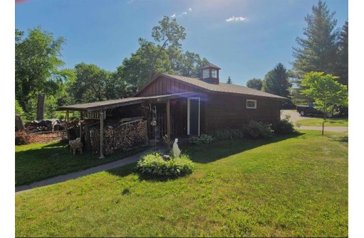 N6807 Jonathan Dr, Pardeeville, WI 53954