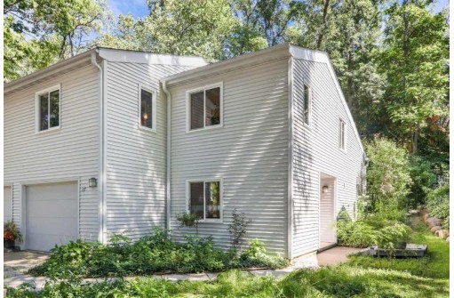 17 Mondale Ct, Madison, WI 53705