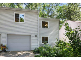 17 Mondale Ct Madison, WI 53705