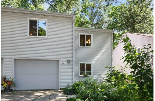 17 Mondale Ct, Madison, WI 53705