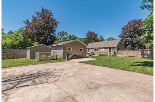 433 Locust St, Baraboo, WI 53913