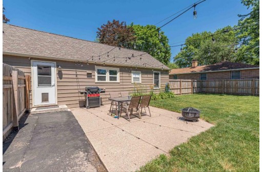 433 Locust St, Baraboo, WI 53913