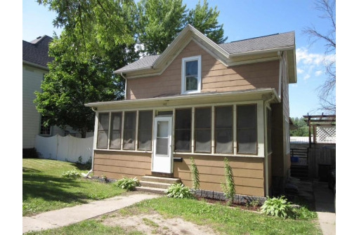 140 W Main St, Reedsburg, WI 53959