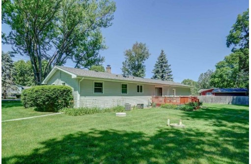 964 Taylor Ln, Stoughton, WI 53589