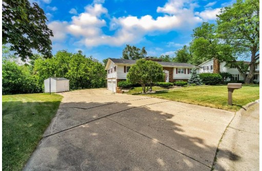 1233 Friendship Dr, Janesville, WI 53546