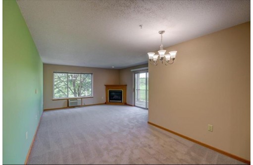 7201 Mid Town Rd 109, Madison, WI 53719