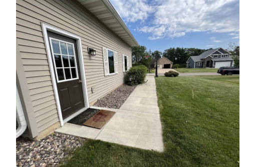 513 Meadowlark Ln, Portage, WI 53901