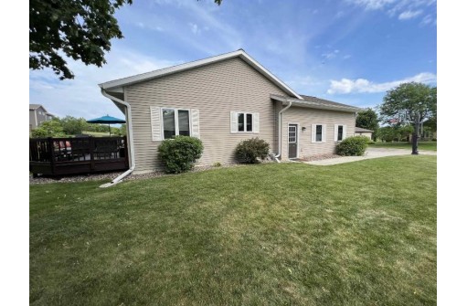 513 Meadowlark Ln, Portage, WI 53901