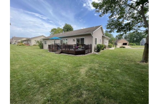 513 Meadowlark Ln, Portage, WI 53901