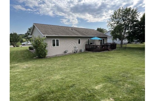 513 Meadowlark Ln, Portage, WI 53901