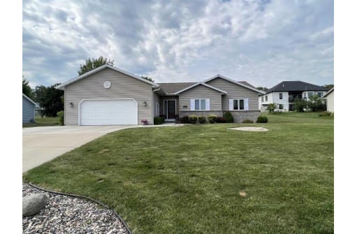 513 Meadowlark Ln, Portage, WI 53901