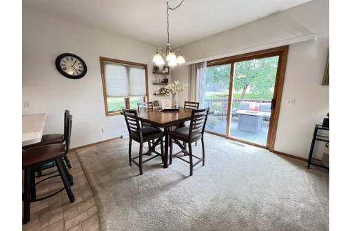 513 Meadowlark Ln, Portage, WI 53901