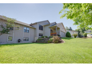 601 Prairie Ct Mount Horeb, WI 53572