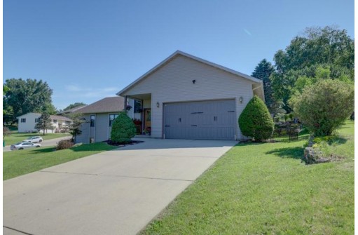 601 Prairie Ct, Mount Horeb, WI 53572