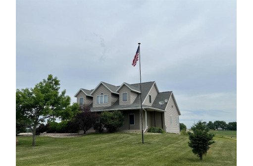 N7418 High Prairie Ln, New Glarus, WI 53574