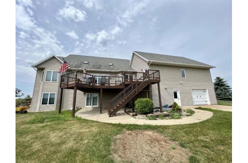 N7418 High Prairie Ln, New Glarus, WI 53574