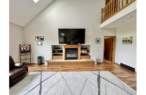 N7418 High Prairie Ln, New Glarus, WI 53574