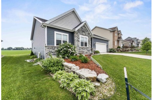 523 Big Stone Tr, Middleton, WI 53562